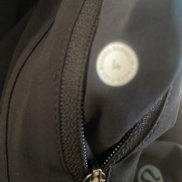 ❤️ Lululemon Tracker LR Short 4" Lined Black Size 4 NWT - Picture 10 of 13